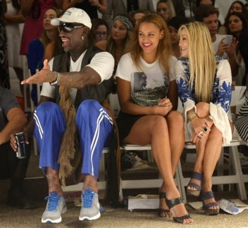 看看罗德曼的女儿,再看巴克利的女儿,球迷:别让哈登看到