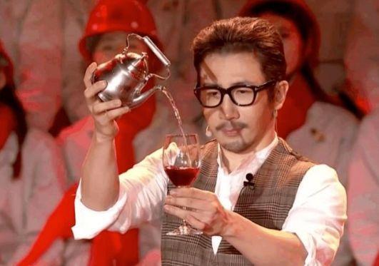 刘谦春晚魔术《魔壶》大揭秘：原来这么简单！