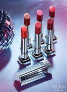 ​美宝莲小灯管火了 试色细节分享