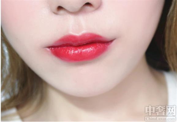 美宝莲小灯管火了 试色细节分享