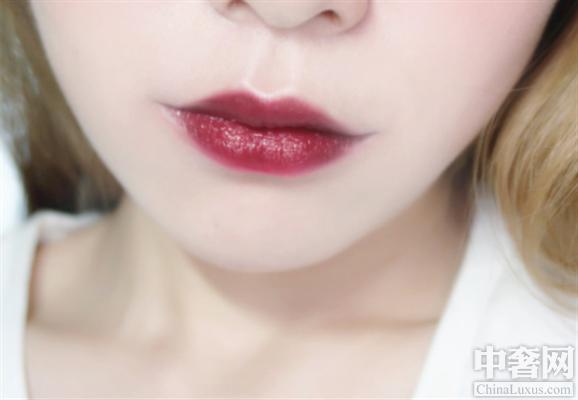 美宝莲小灯管火了 试色细节分享