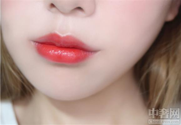 美宝莲小灯管火了 试色细节分享