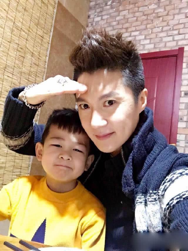 低调到快被遗忘的男演员,悄悄结婚无人打扰,妻子其实是她