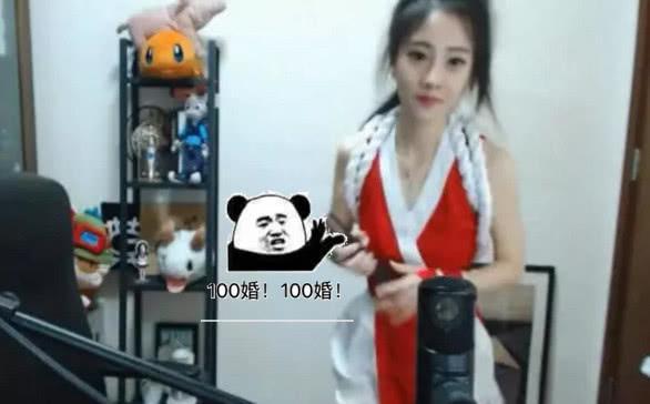 冯提莫直播COS遭吐槽,看到她的不知火舞后,网友:不知好歹!