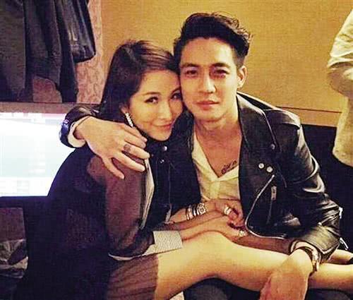 萧亚轩被造谣患艾滋!前男友们爆哭,经纪人:不是艾滋,是这种病