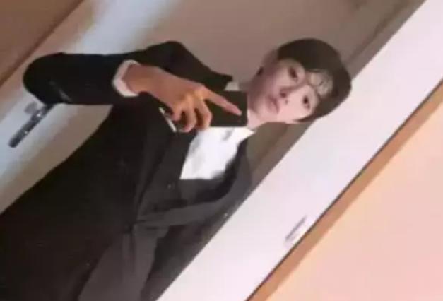 艾比恢复真是性别,应粉丝要求穿男装,只能说男女装相宜