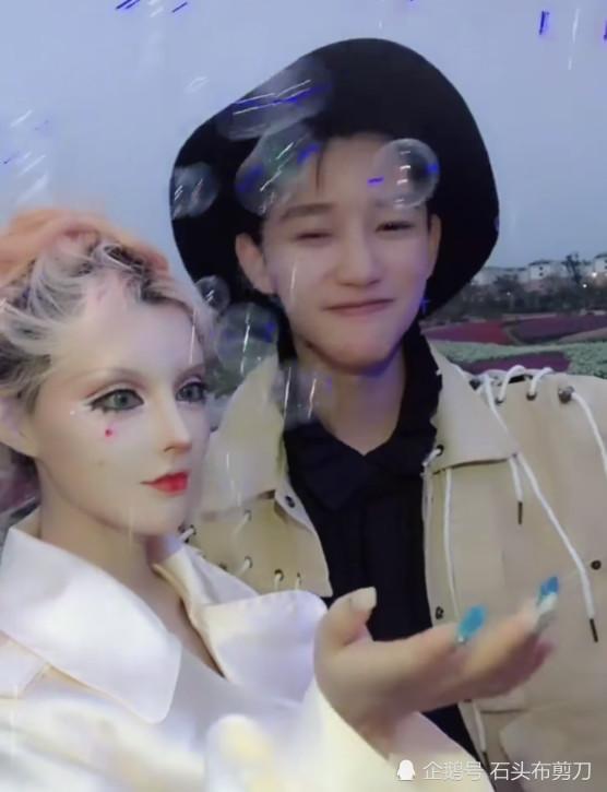 芭比迪丽拉与男友亲密视频曝光，眼神说明一切，网友：啥时候公开