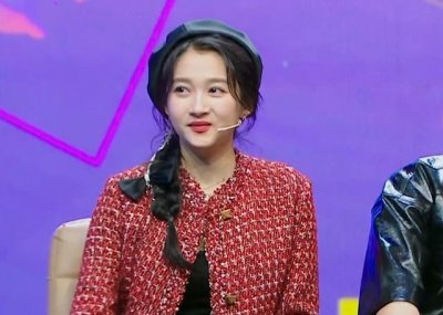 《王牌对王牌》热播,看看关晓彤新造型