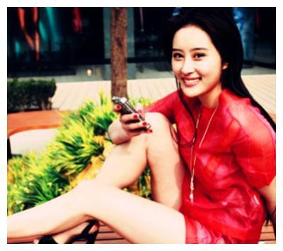 她是“丑女”林无敌,也是最美嫦娥,却因一张照片被张艺谋雪藏!