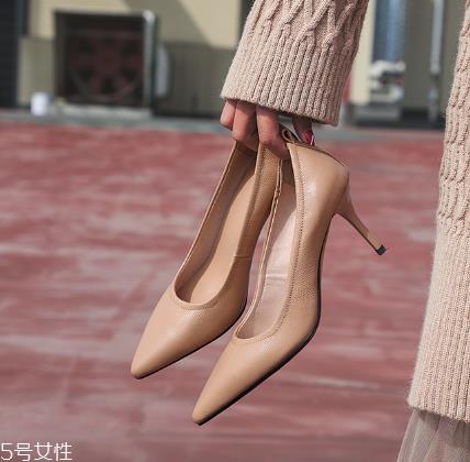 高跟鞋有点松怎么办？教你三个小妙招
