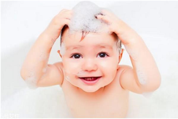 头上长痘痘是什么原因 预防额头长痘痘小偏方