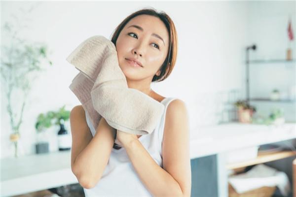 秋冬脸干怎么护理 拯救换季干枯肌