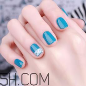 悦诗风吟指甲油蓝莓冰沙好看吗？怎么让指甲油干得快？