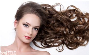 卷发能用梳子梳吗 卷发的打理方法