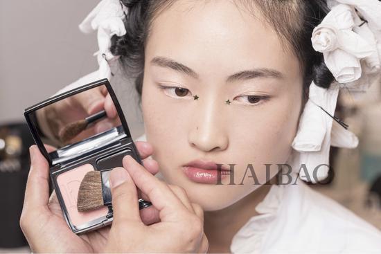 迪奥星星眼妆容怎么化？迪奥星星眼妆容画法