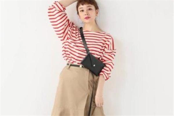 卡其色裙子配什么上衣 日系风格混搭技巧