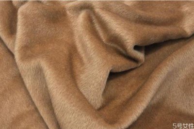 ​羊驼绒的衣服可以水洗吗 羊驼绒大衣怎么清洗