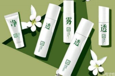 ​冬天应该用什么样爽肤水呢 冬天护肤品怎么样选择呢