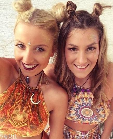 双丸子头怎么绑好看 超减龄的双丸子头教学