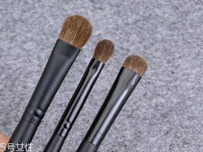 如何清洗化妆刷？眼影刷的选择与使用方法