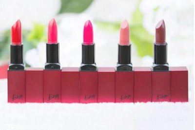 ​哑光口红是不是很干 口红哑光和滋润的区别