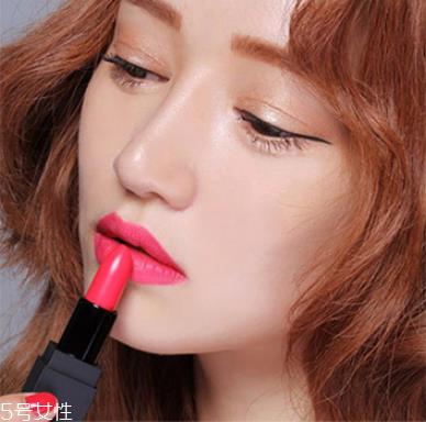 哑光口红是不是很干 口红哑光和滋润的区别