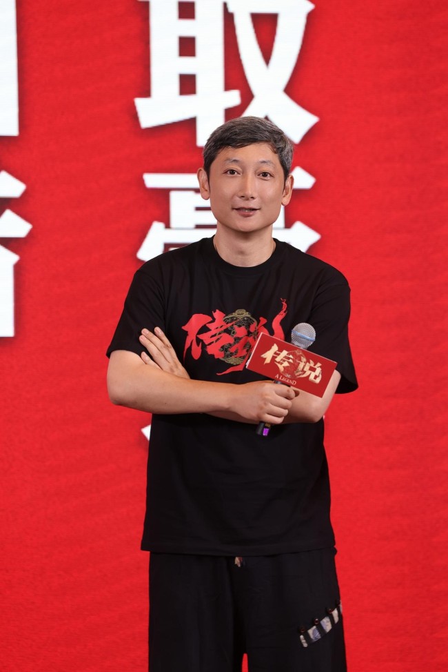 《传说》首映 成龙张艺兴为拍戏“卷”起来了