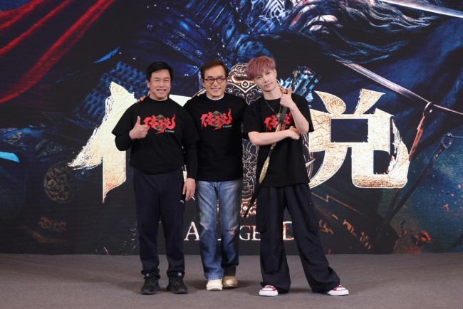 《传说》首映 成龙张艺兴为拍戏“卷”起来了