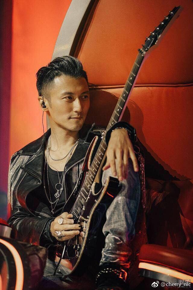 男星同框身高才是硬伤!鹿晗被林更新秒成渣,李易峰真有181cm?