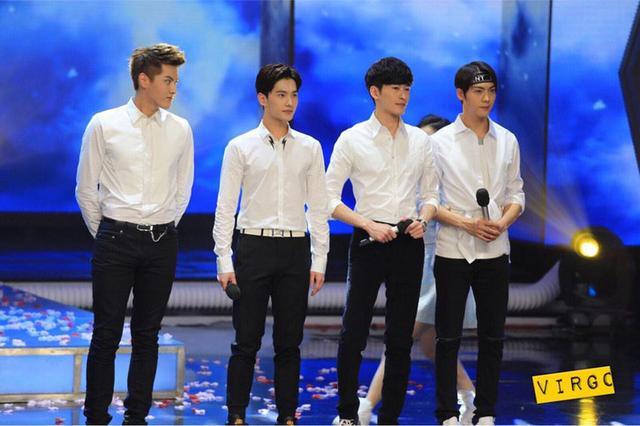 男星同框身高才是硬伤!鹿晗被林更新秒成渣,李易峰真有181cm?