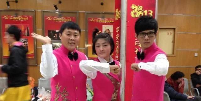 19线演员却坐拥千万豪宅,客厅装饰如酒店大堂,或赵本山孙子