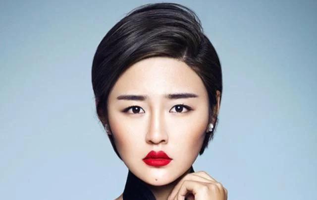 19线演员却坐拥千万豪宅,客厅装饰如酒店大堂,或赵本山孙子