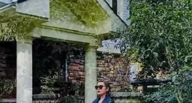 19线演员却坐拥千万豪宅,客厅装饰如酒店大堂,或赵本山孙子