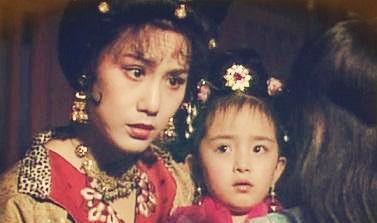 杨幂的4岁、18岁、25岁、30岁、32岁，你被几岁的杨幂惊艳到？