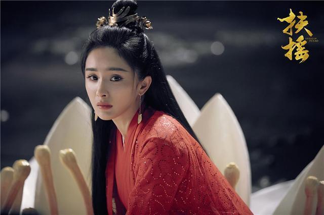 杨幂的4岁、18岁、25岁、30岁、32岁，你被几岁的杨幂惊艳到？