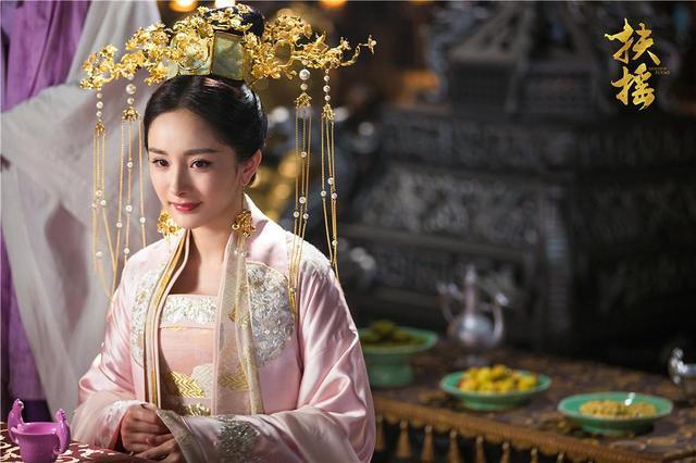 杨幂的4岁、18岁、25岁、30岁、32岁，你被几岁的杨幂惊艳到？