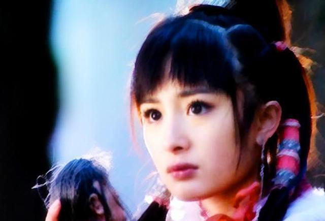 杨幂的4岁、18岁、25岁、30岁、32岁，你被几岁的杨幂惊艳到？