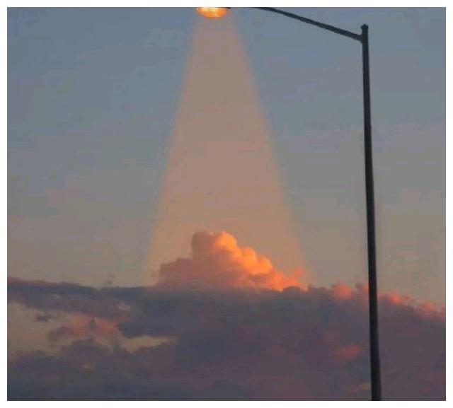 《金粉世家》金燕西与冷清秋共度一夜,暗藏的几点“小心思”