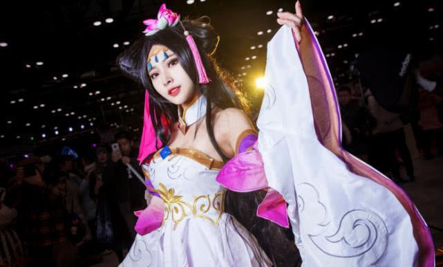 小姐姐cos貂蝉,颜值比原版还高,网友:肌肤雪白是心动的感觉