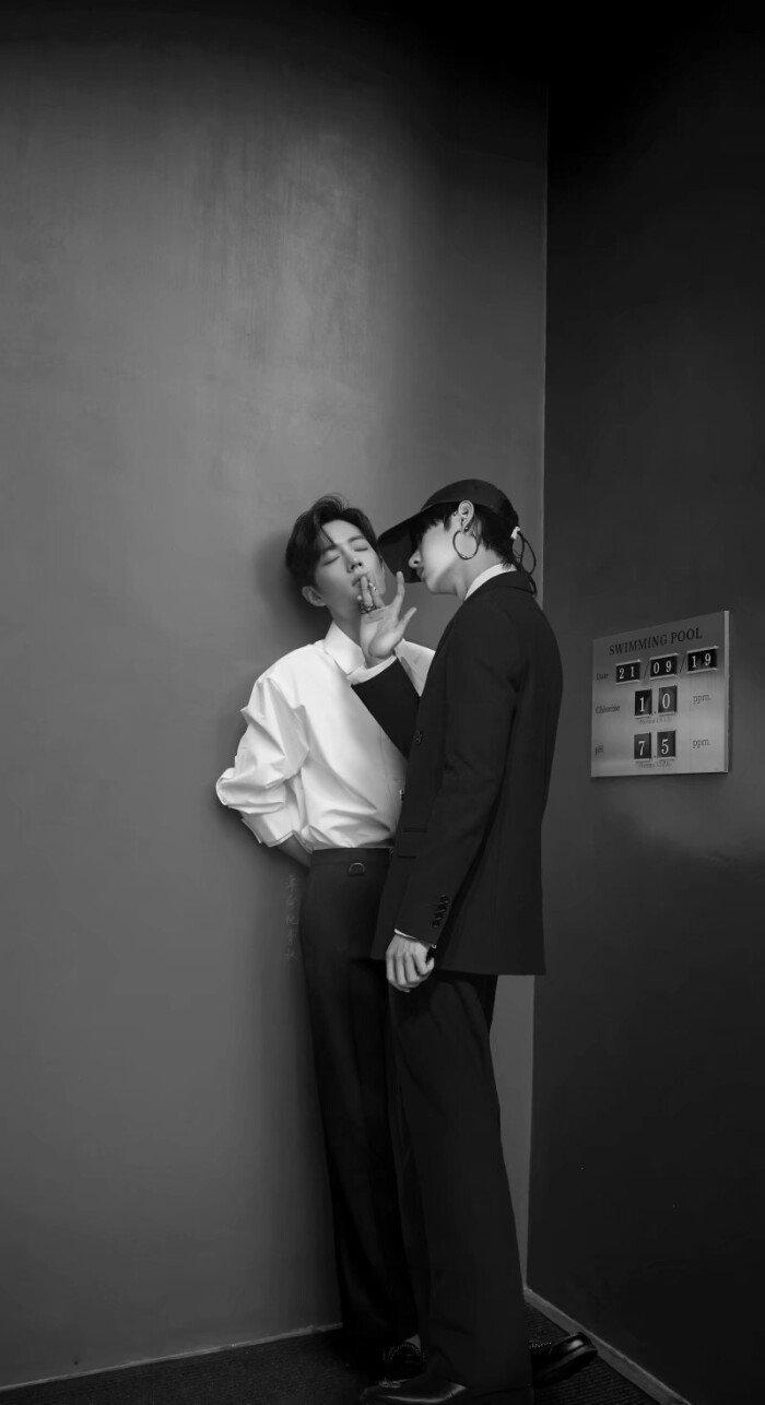 王一博肖战cp粉最不舍删掉的相片,前四张还好最后一张截图当壁纸