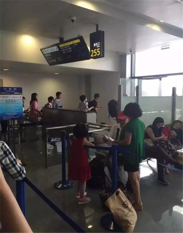 网友偶遇真实郭富城:被反锁在厕所还被误认是农民工,超可爱