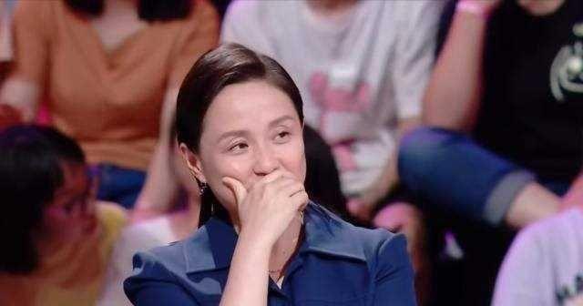 逼迫何炅做主持，被朴树怼冤家，身价百亿的龙丹妮真正乘风破浪