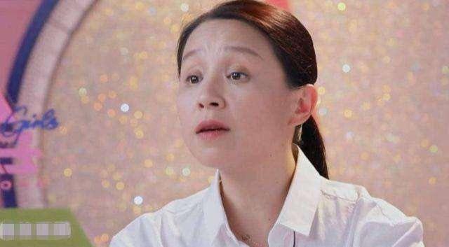 逼迫何炅做主持，被朴树怼冤家，身价百亿的龙丹妮真正乘风破浪