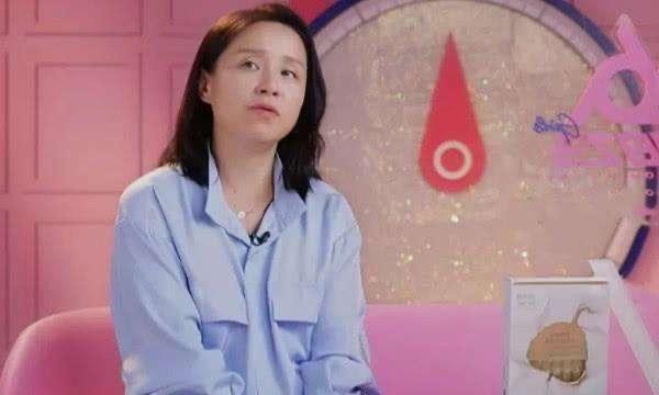 逼迫何炅做主持，被朴树怼冤家，身价百亿的龙丹妮真正乘风破浪