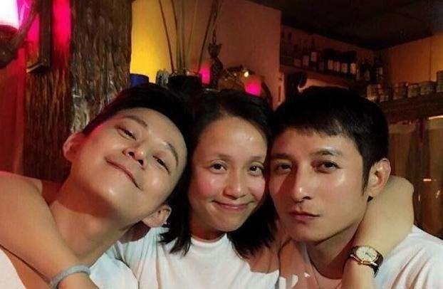 逼迫何炅做主持，被朴树怼冤家，身价百亿的龙丹妮真正乘风破浪