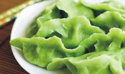 ​做绿色饺子皮时，记得多加这1步，饺子颜色翠绿，鲜艳好看
