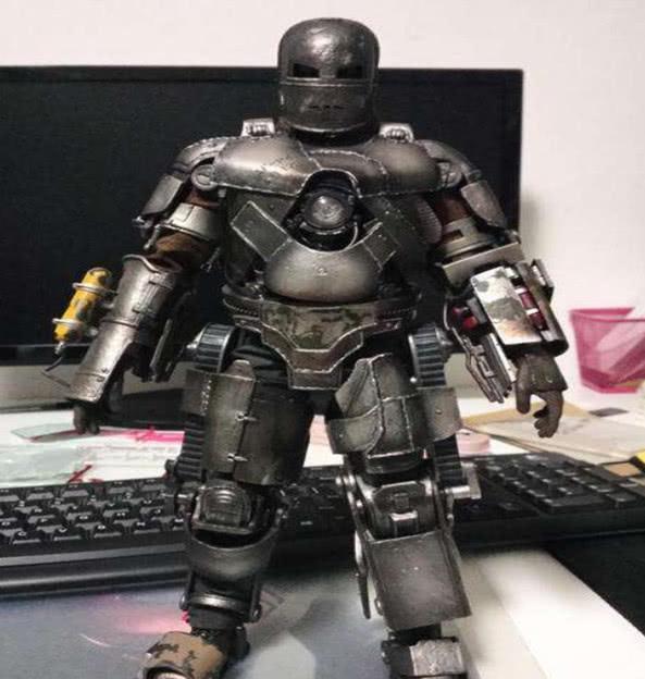 《钢铁侠1》最强盔甲是什么?看到图4瞬间秒懂,原来还有后招?