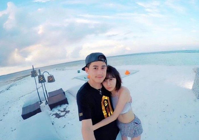 苏醒新女友曝光，长相清纯酷似papi酱，两人合影十分甜蜜