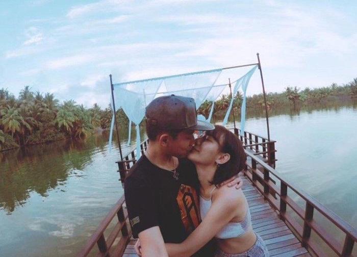 苏醒新女友曝光，长相清纯酷似papi酱，两人合影十分甜蜜