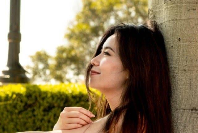 爸爸是资深老戏骨,妈妈是中戏“金花”,如今女儿也成了一名演员